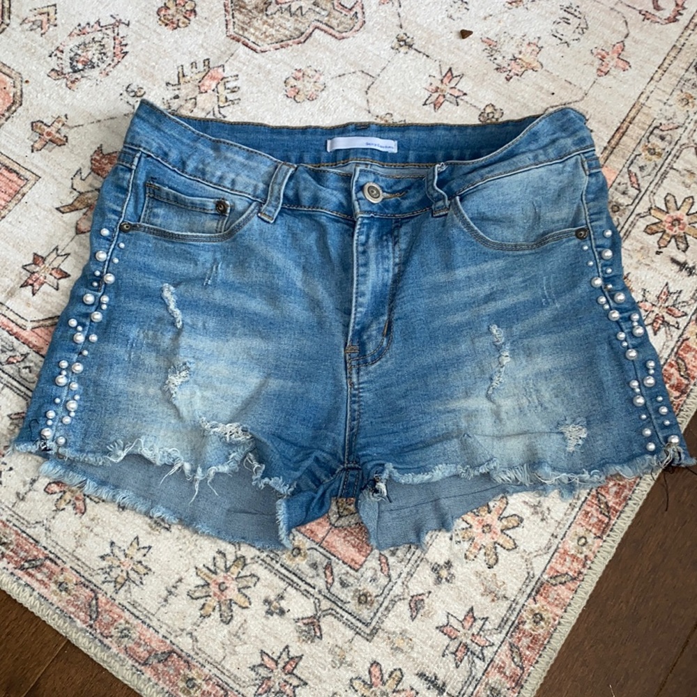 “Sexy Couture” Jean Shorts With Pearls On Sides
